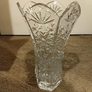 BNWOT Gorgeous Vase (I'm pretty sure it's crystal)